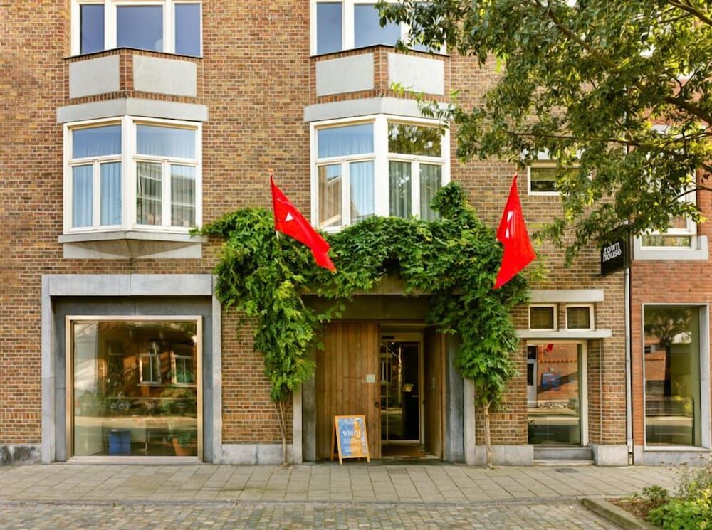 undefined Townhouse Apartments 5