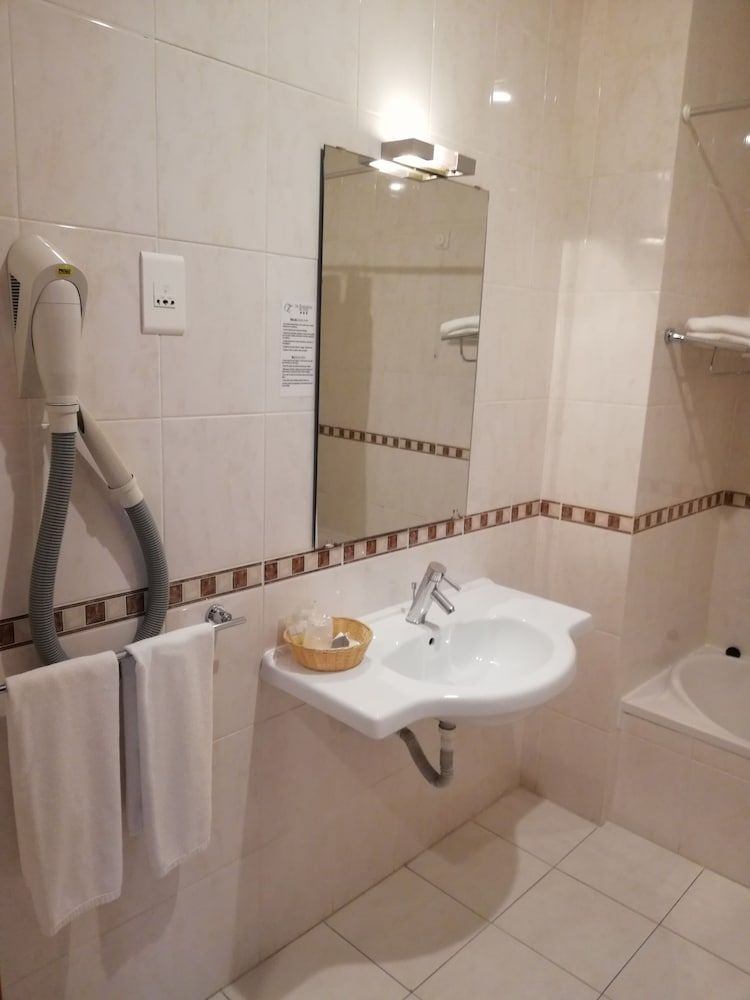 La Fontaine Hotel Double Room 12