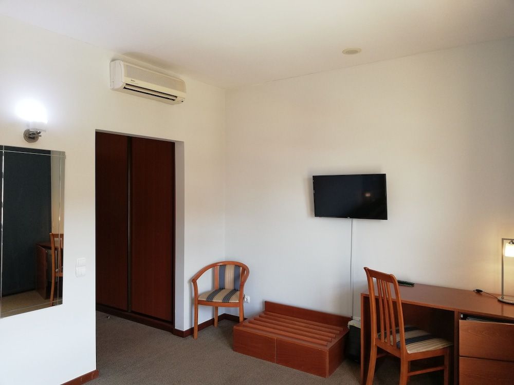 La Fontaine Hotel Single Room 8