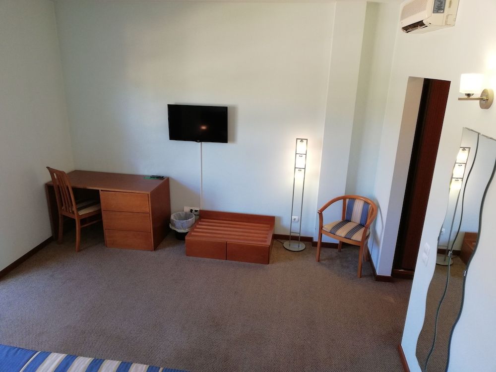 La Fontaine Hotel Family Room (2 adults + 2 children) 15