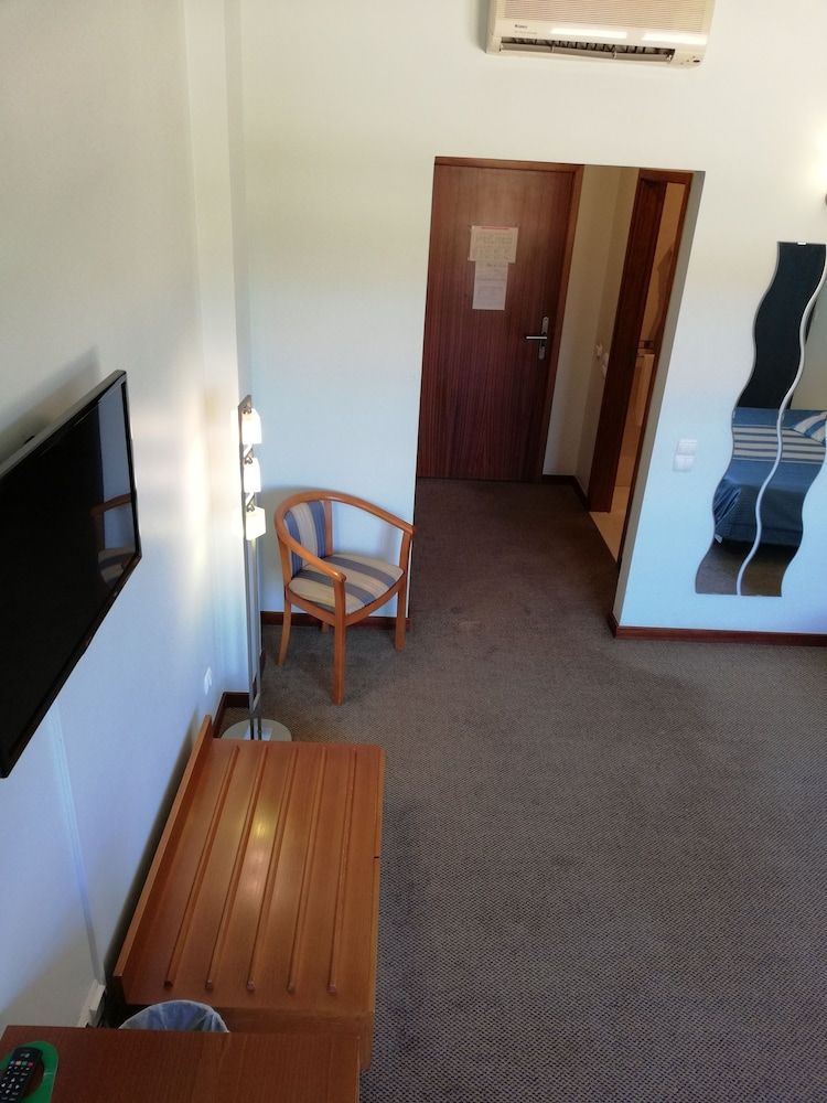 La Fontaine Hotel Family Room (2 adults + 2 children) 17