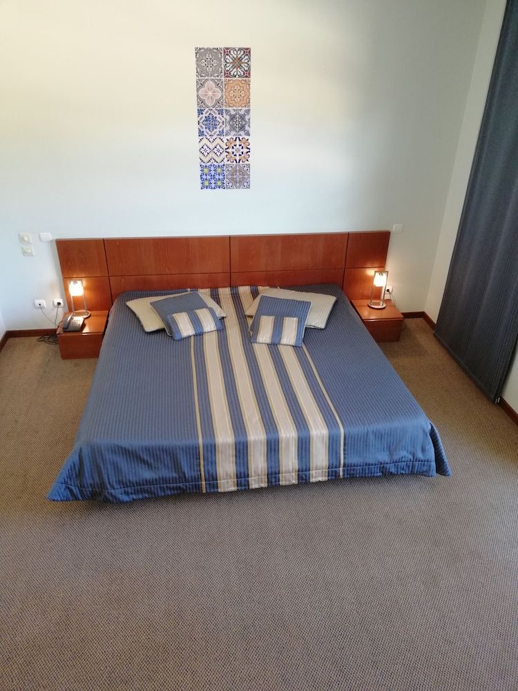 La Fontaine Hotel Family Room (2 adults + 2 children) 5