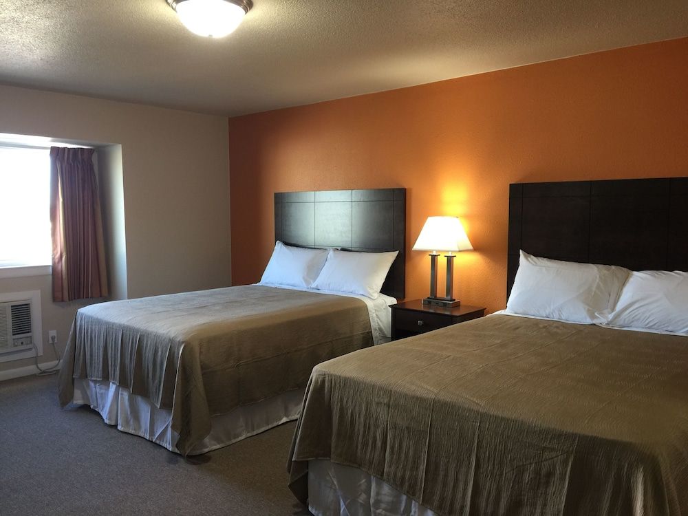 Downtown Motel Standard Double Room, 2 Queen Beds, Non Smoking 2