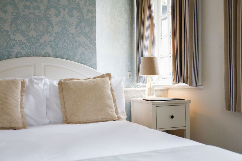 The Fishbourne - Isle of Wight Economy Double Room, Ensuite (501) 3