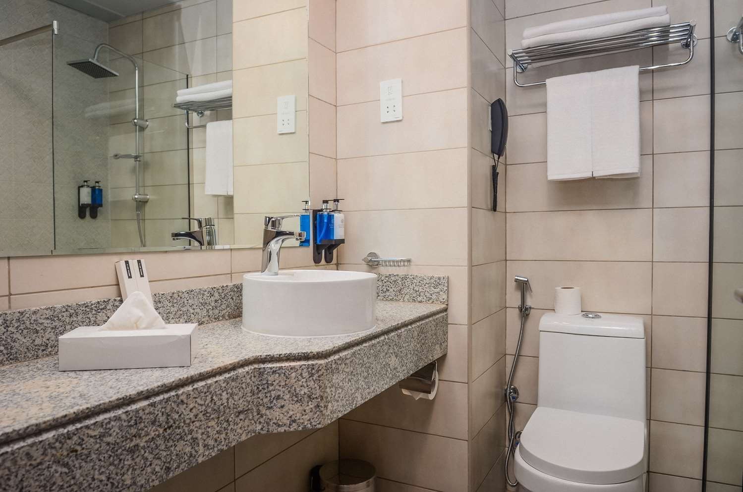 VOGO Grand Hotel Standard Double 9