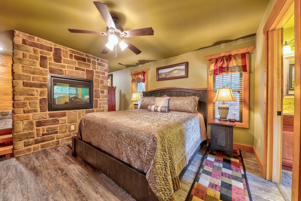 House, Multiple Beds, Hot Tub