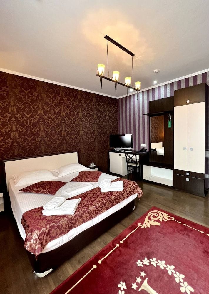 undefined Iris Hotel 5