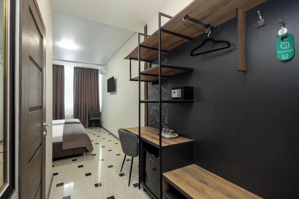 Iris Hotel Luxury Twin Room 5