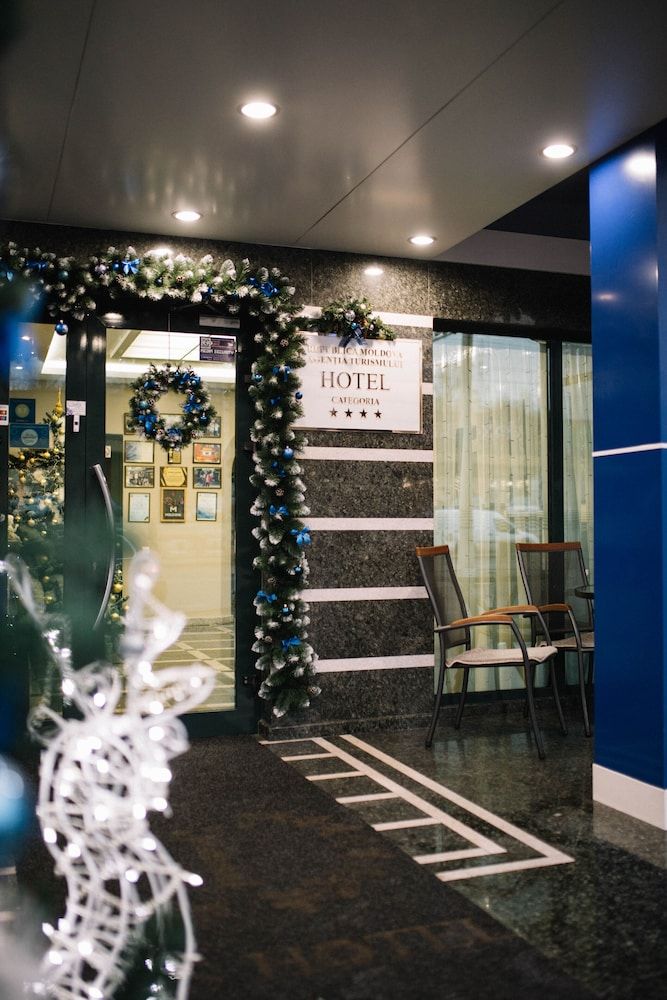 undefined Iris Hotel 8