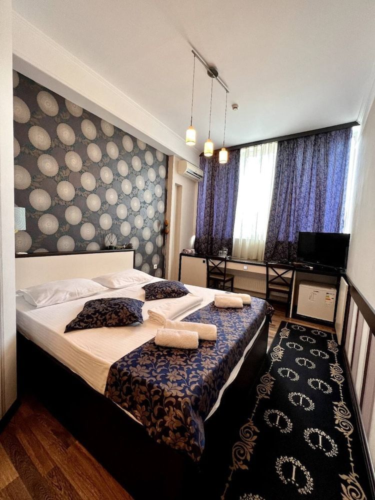 Iris Hotel Standard Double Room 3