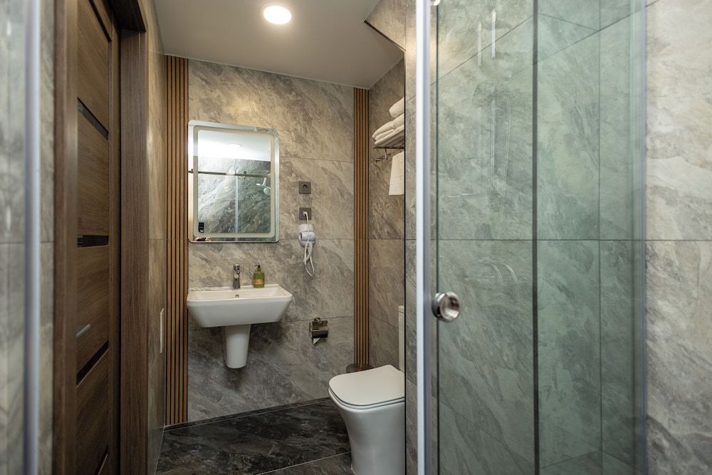 Iris Hotel Luxury Twin Room 4