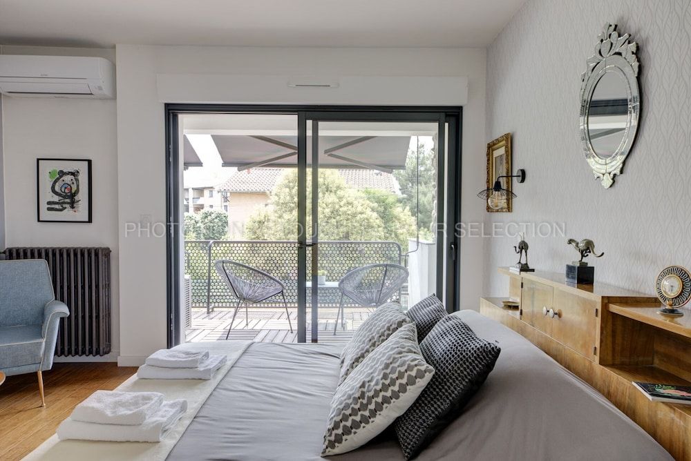 Room (Joan)