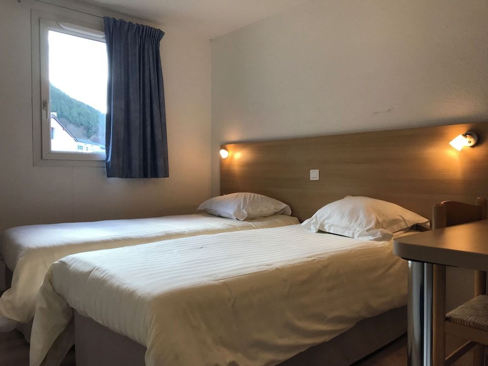 Brit Hotel Deltour Essentiel Mende Twin Room