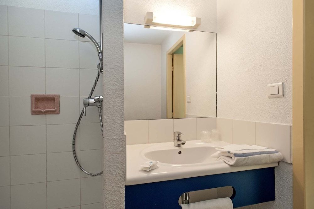 Brit Hotel Deltour Essentiel Mende Double Room 3