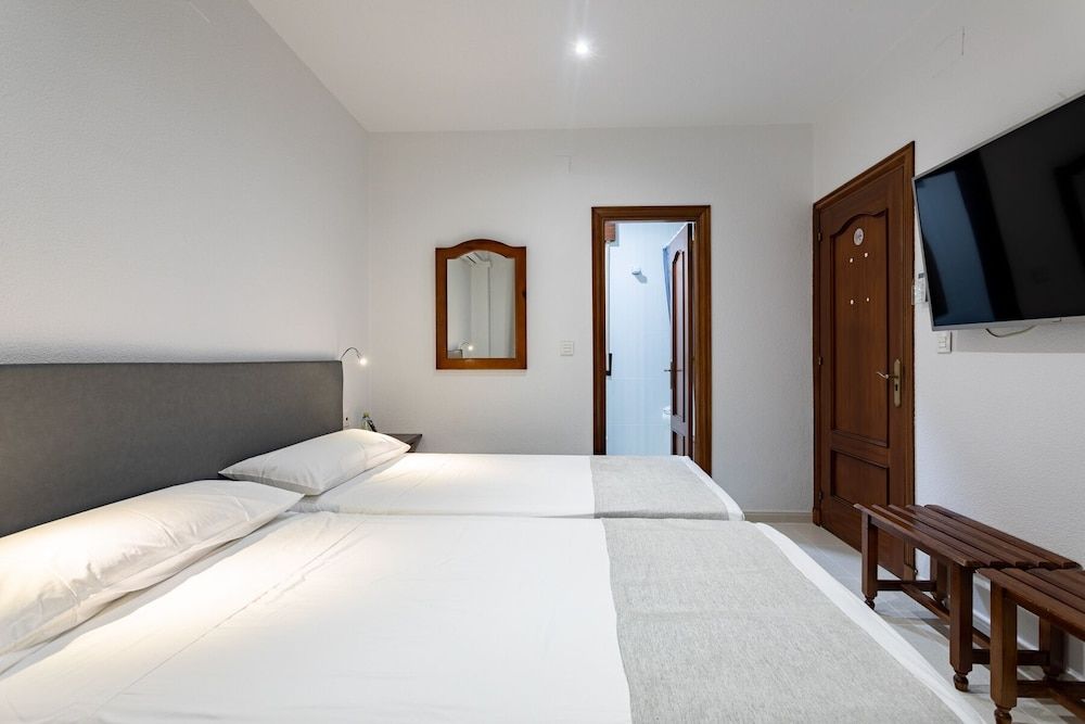 Hostal La Costa Standard Double or Twin Room 4