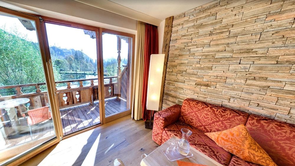 Feuriger Tatzlwurm Berghotel & Spa, BW Signature Collection Junior Suite, 1 Double Bed, Balcony, Mountain View (with Sofabed) 3