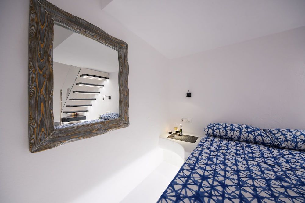 The Luna Cavern 3 with Hot Tub Ocean Deluxe Apartment 2