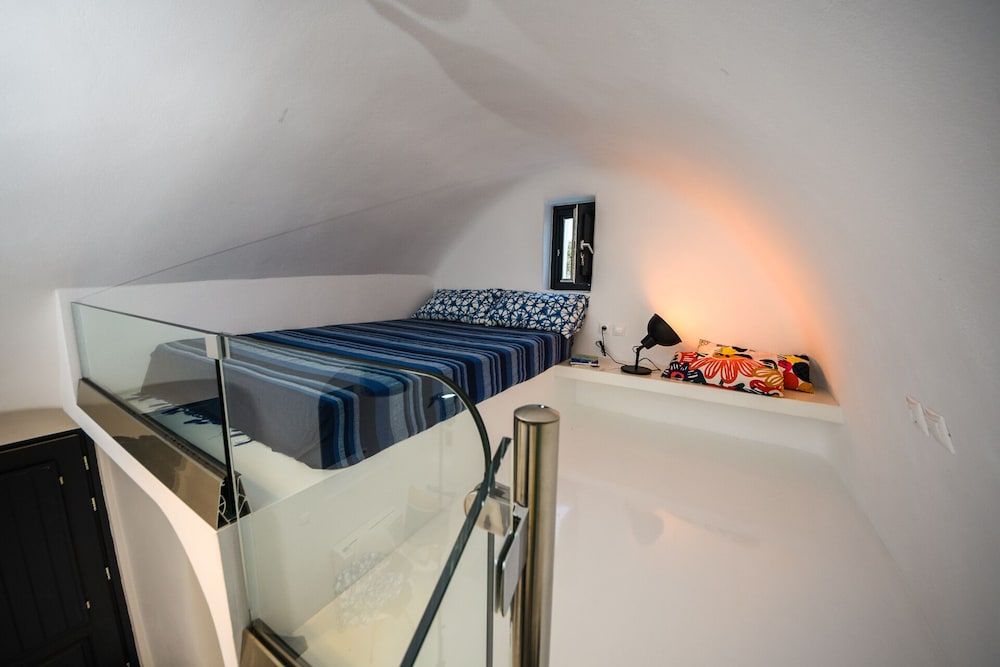 The Luna Cavern 3 with Hot Tub Ocean Deluxe Apartment 15