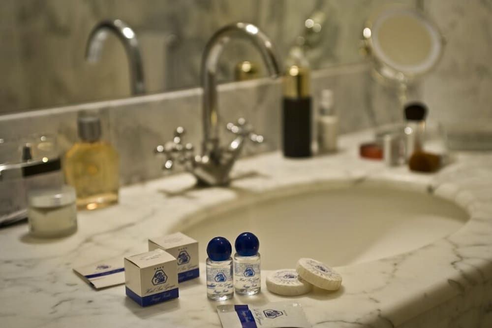 San Giorgio Classic Room, 1 Queen Bed, Garden View (Spa access) 3