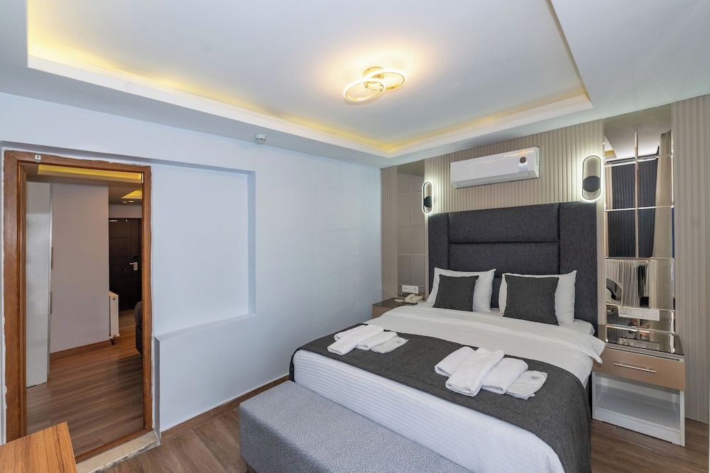 T-Square Residence Superior Suite, 1 Bedroom 3