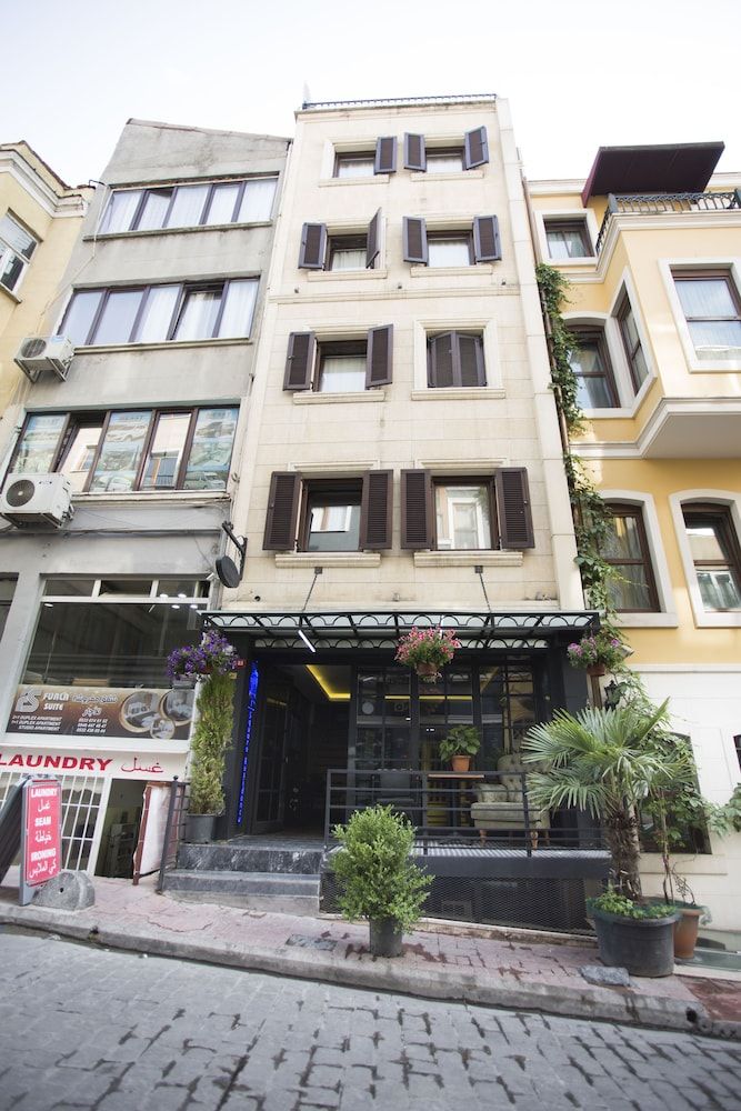 undefined T-Square Residence 8