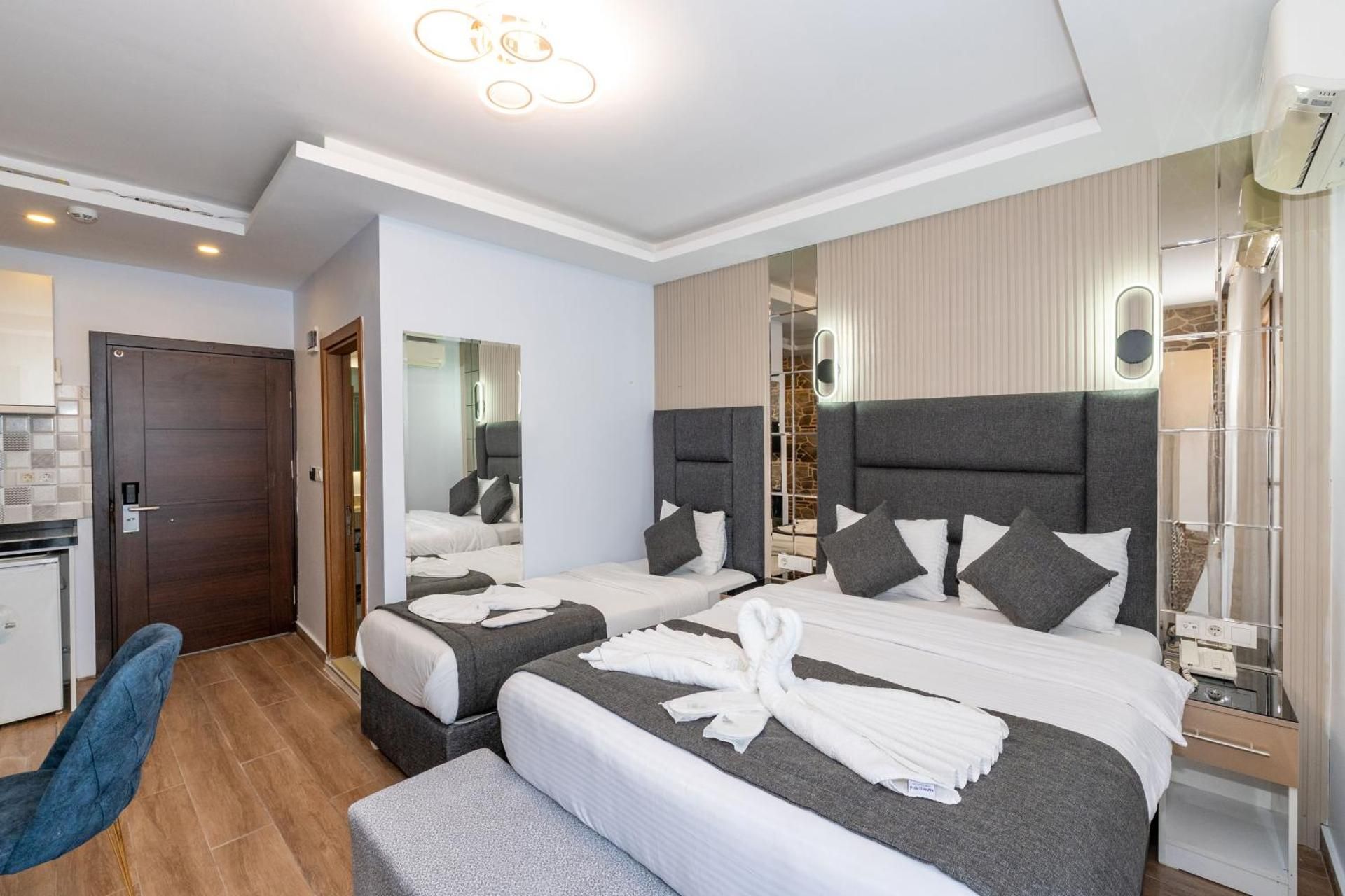 undefined T-Square Residence 8