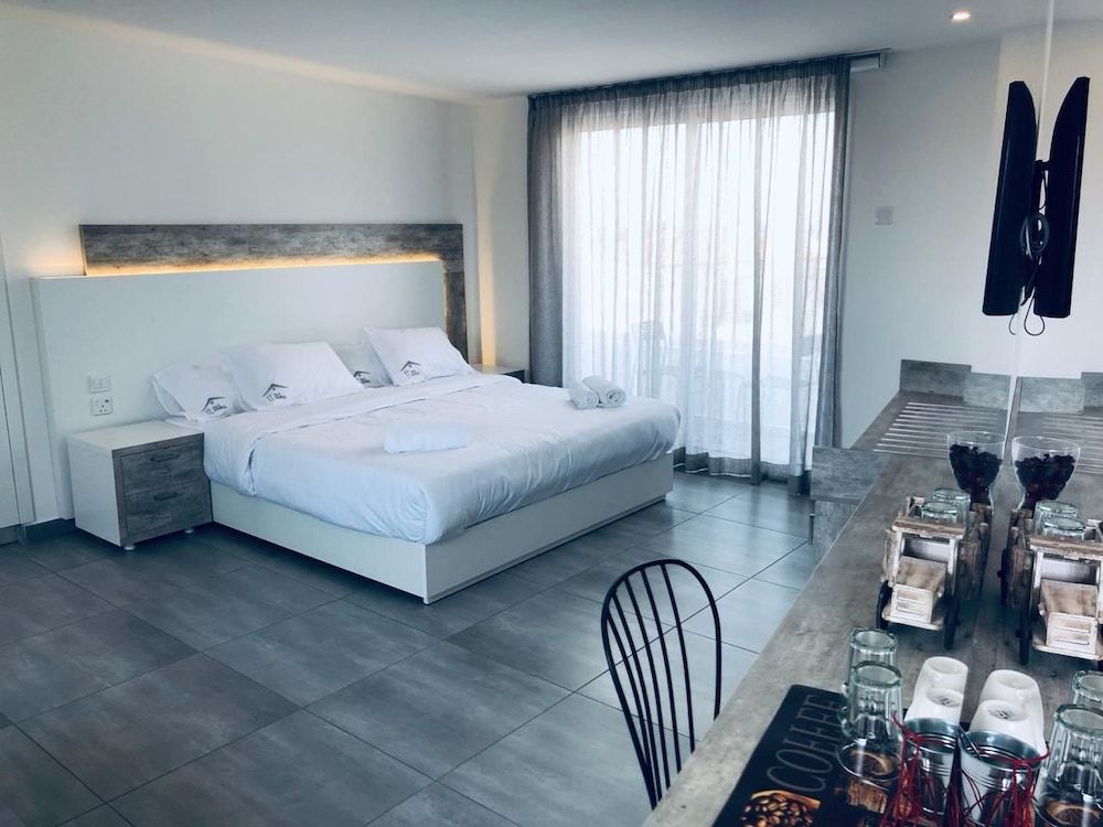 undefined White 11 4