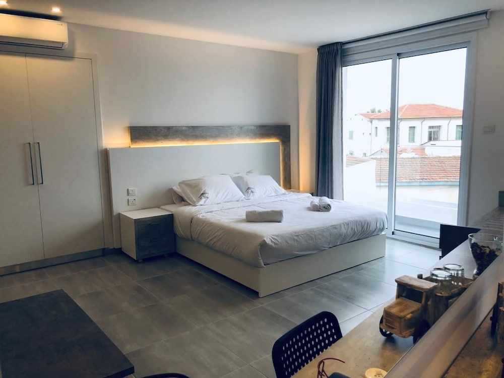 White 11 Studio, Balcony (203) 4