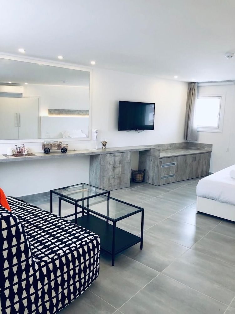 undefined White 11 8