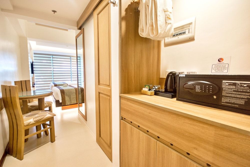 undefined Commander Suites de Boracay 10