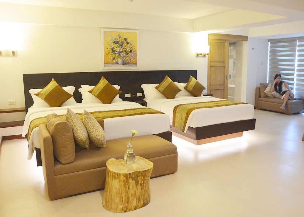 Commander Suites de Boracay Family Room 2