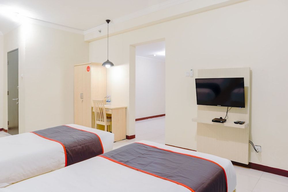 Collection O 6 Grand Palace Kemayoran Deluxe Twin Room 7