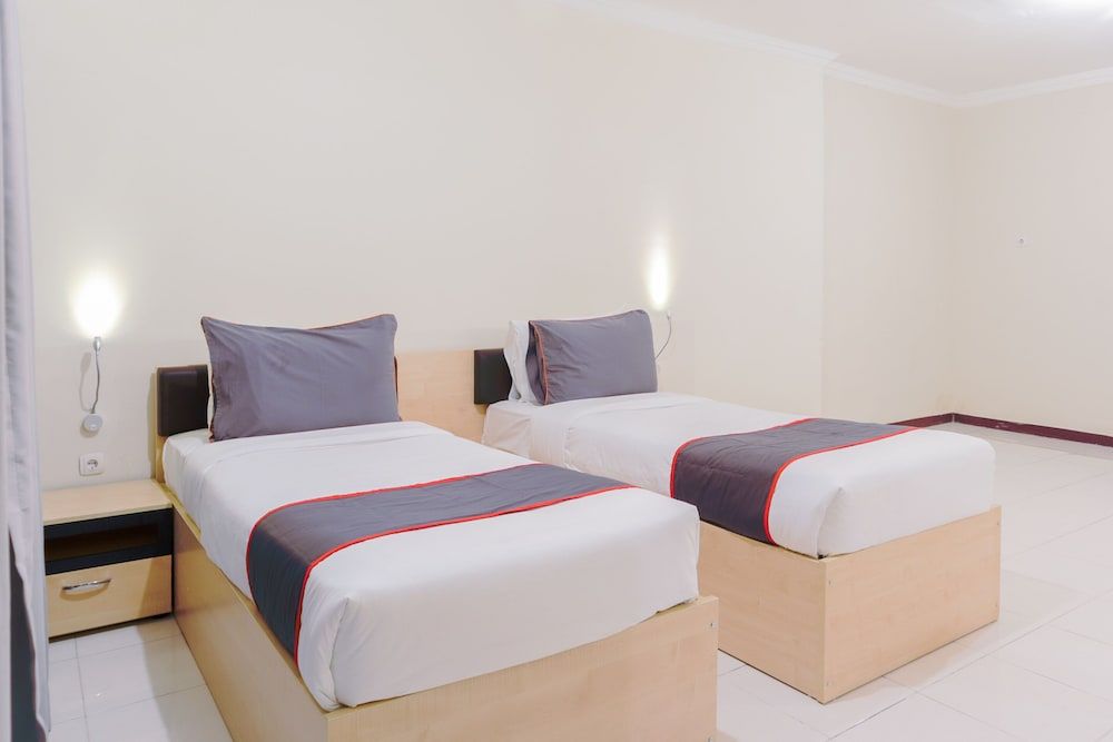 Collection O 6 Grand Palace Kemayoran Deluxe Twin Room 3