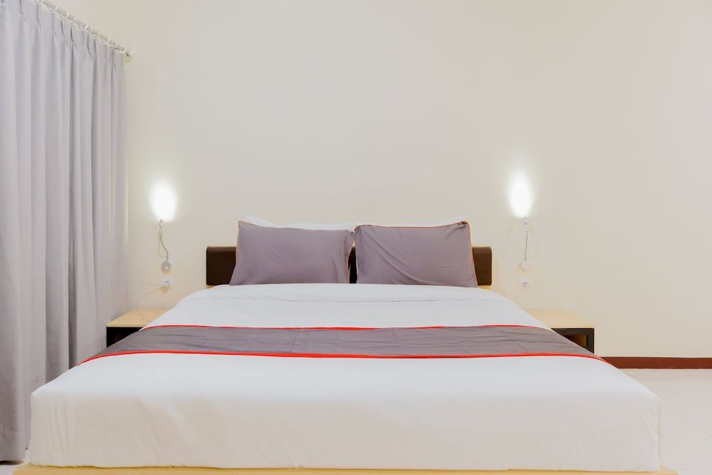 Collection O 6 Grand Palace Kemayoran Deluxe Double Room 4