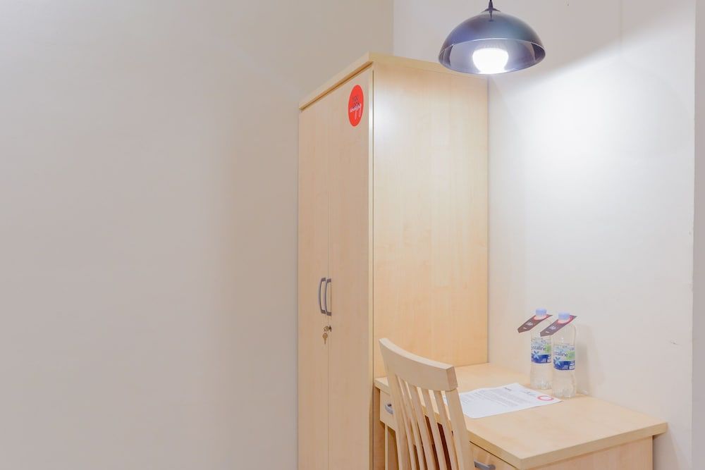 Collection O 6 Grand Palace Kemayoran Deluxe Twin Room 9