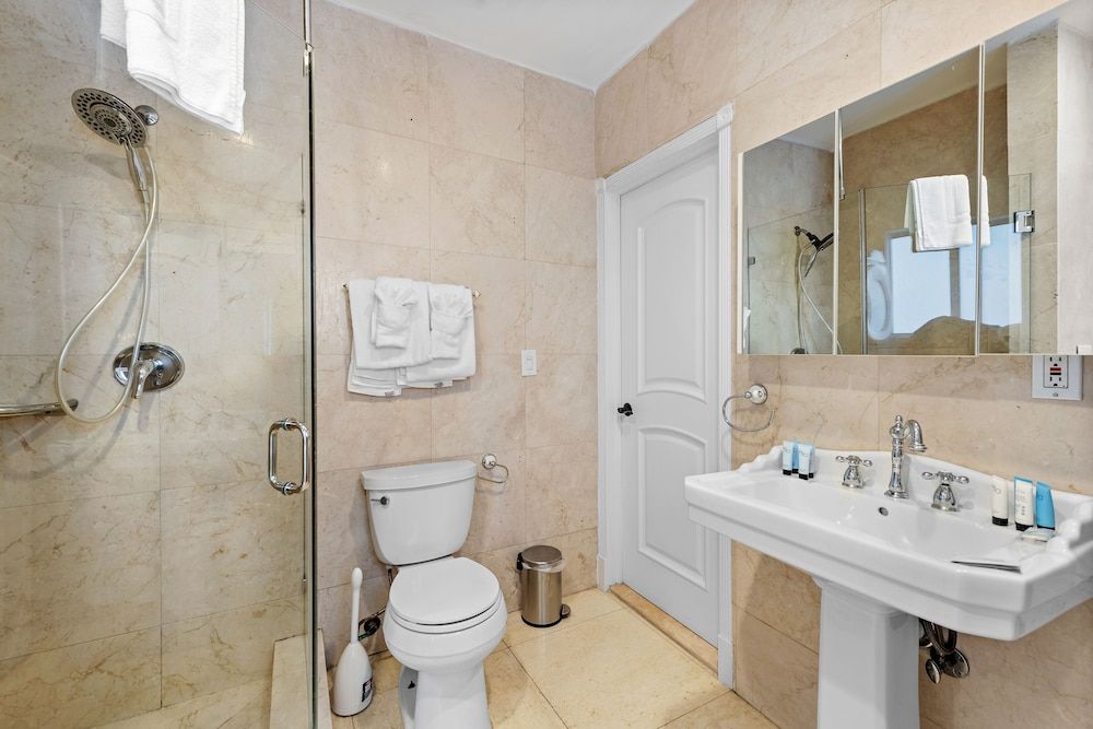 Isle of Venice Luxury Penthouse, 3 Bedrooms, Balcony, Bay View 8