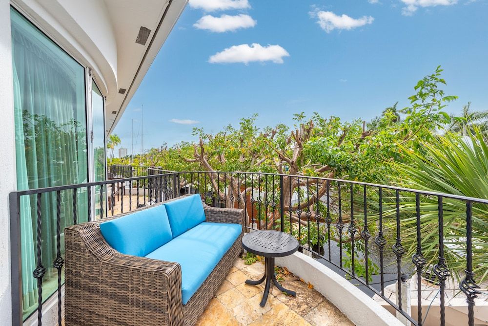 Isle of Venice Premium Suite, 1 Bedroom, Balcony, Bay View 3