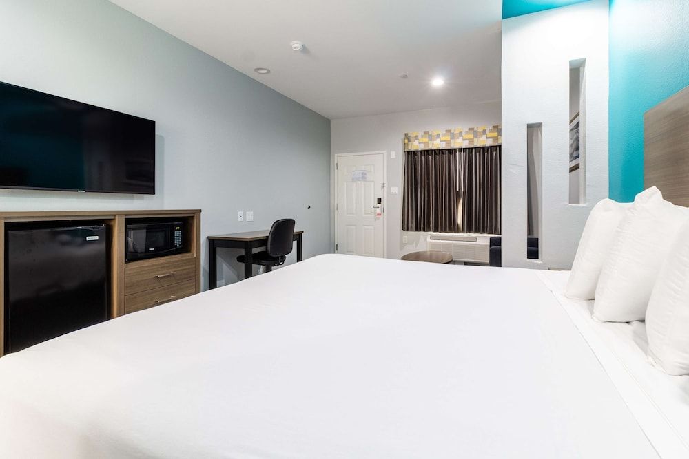 Room, 1 King Bed, Non Smoking