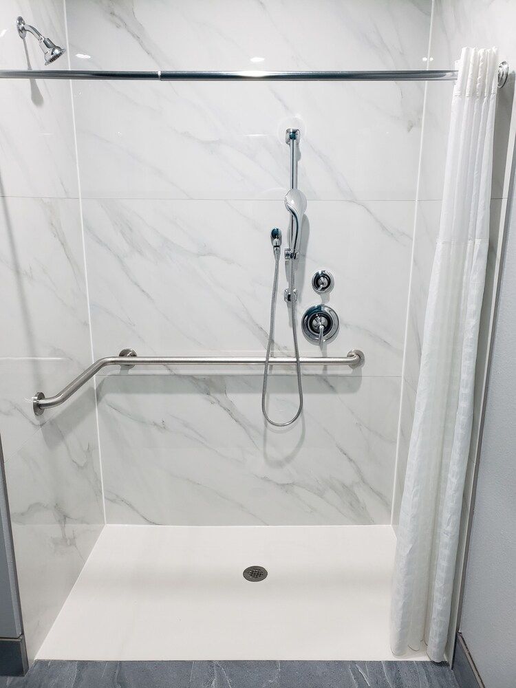 Americas Best Value Inn & Suites Kingwood IAH Airport Room, 2 Queen Beds, Accessible, Kitchenette 7