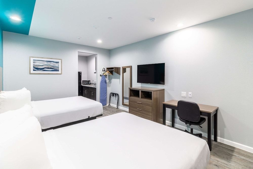 Room, 2 Queen Beds, Non Smoking, Kitchenette