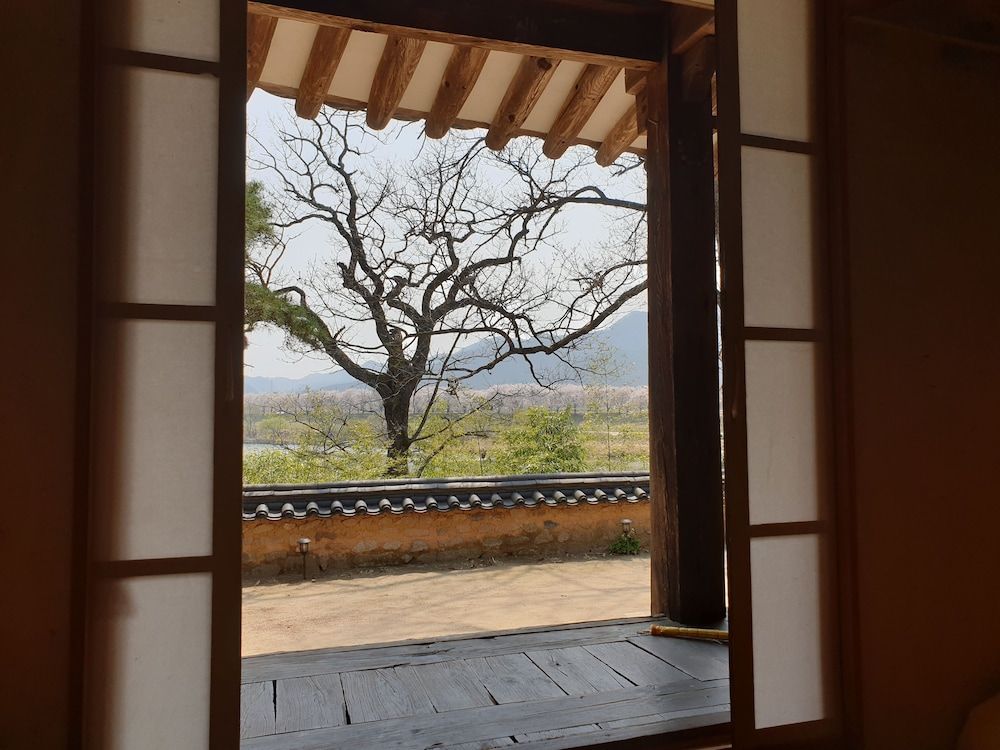 Okyeon pavilion Deluxe Room 5