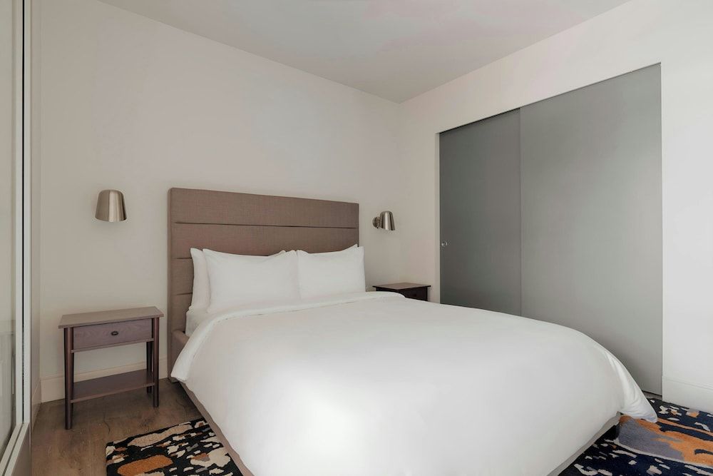 Suite, 1 Queen Bed with Sofa bed