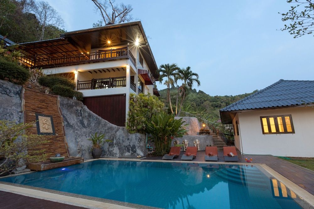 undefined Grand Pool Villa