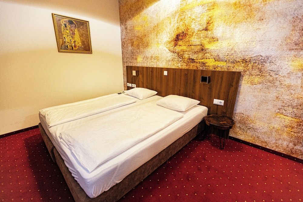 Hotel & Apartments Klimt Double Room 6