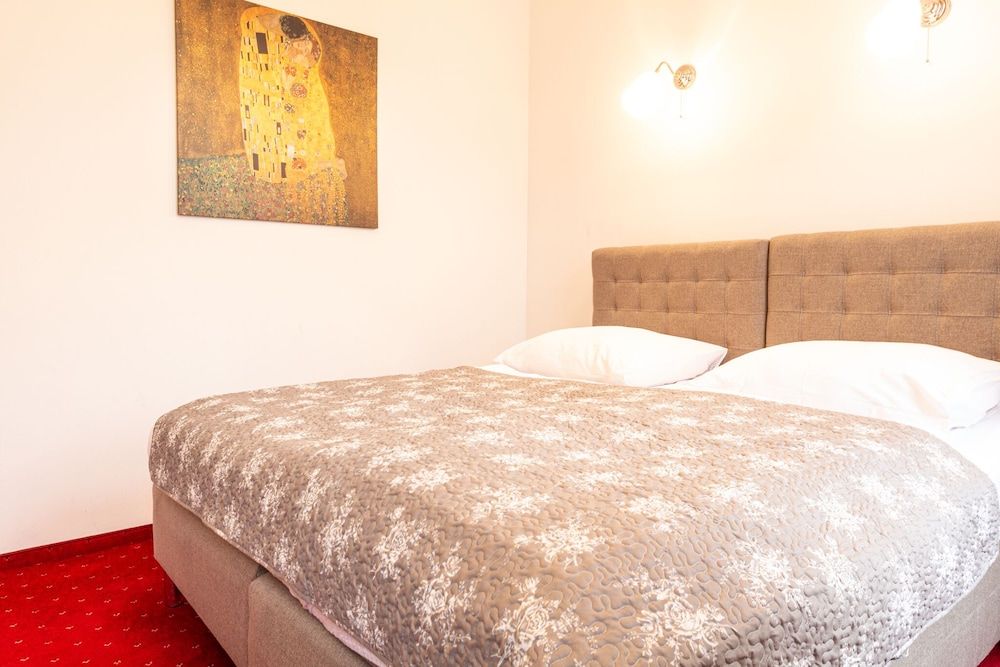Hotel & Apartments Klimt Double Room 8