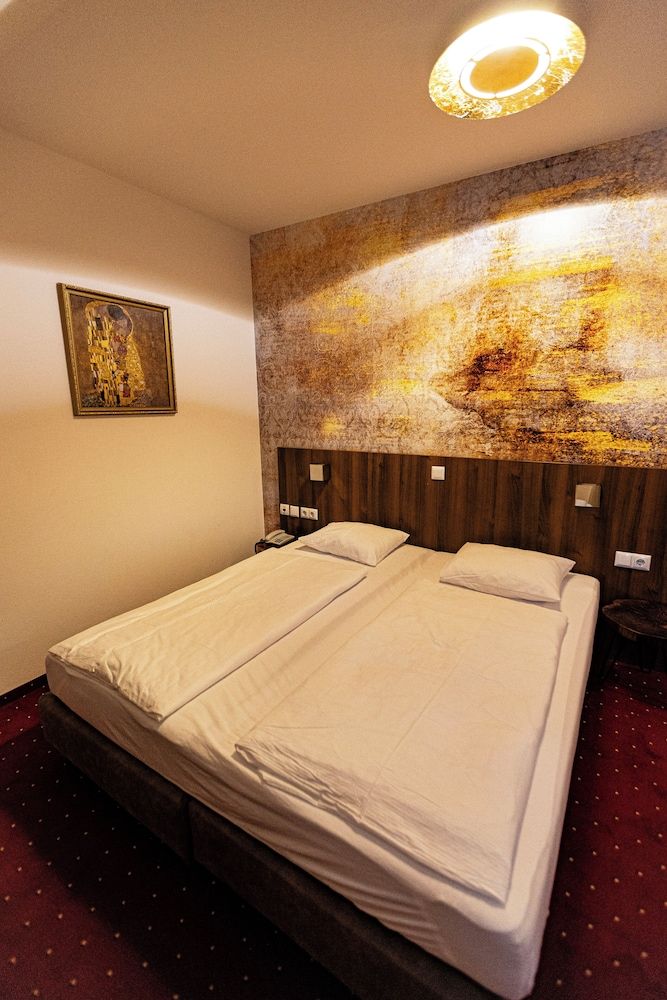 Hotel & Apartments Klimt Double Room 7