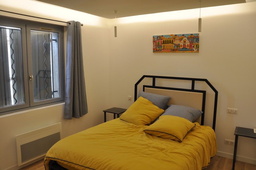 Comfort Single Room, Ensuite, Courtyard View (Picholine)