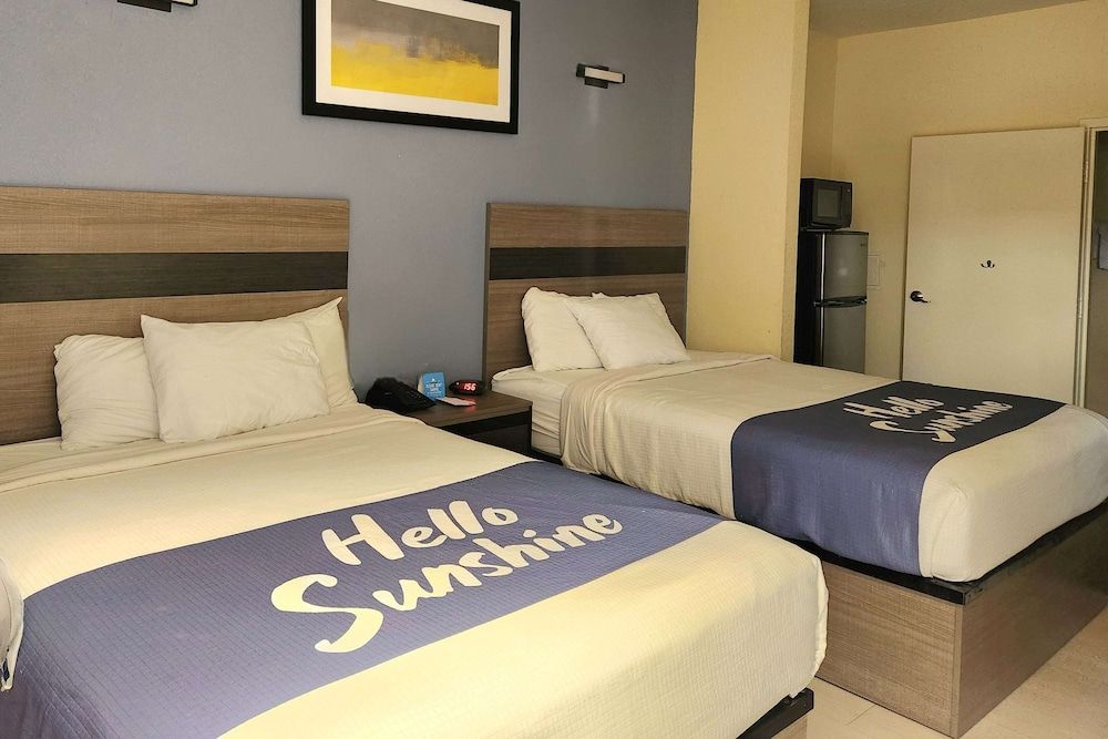 Room, 2 Queen Beds, Non Smoking