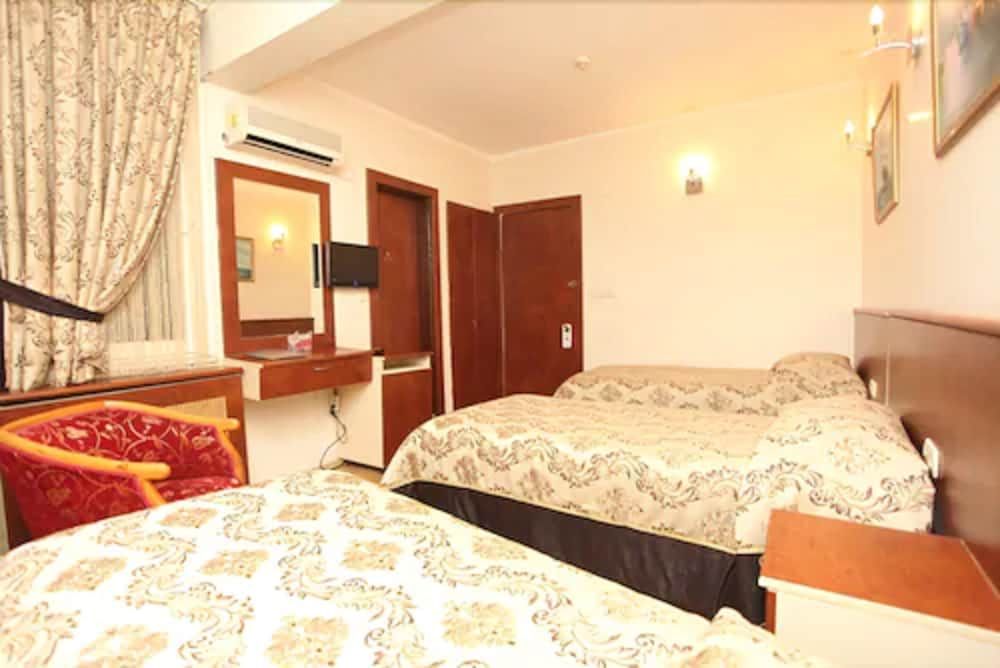 Turvan Hotel Standard Triple Room 2
