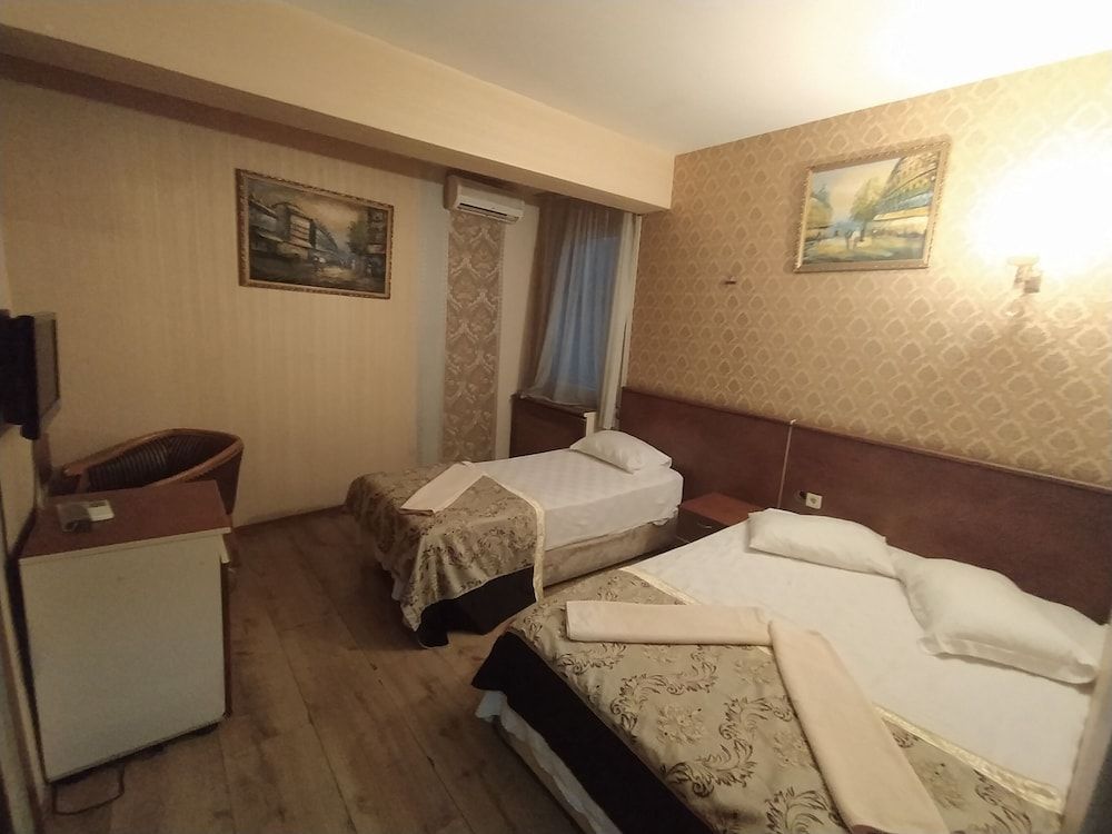 Turvan Hotel Standard Triple Room 7